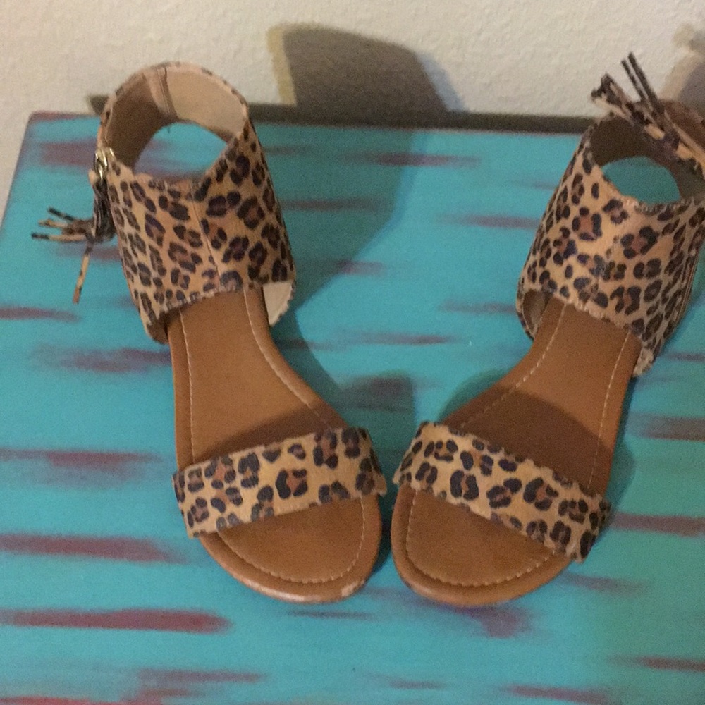 Leopard sandals!